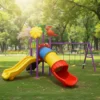 لعبة حديقة أطفال متكاملة صغيرة الحجم تحتوي على ثلاثة مراجيح وزحليقتين