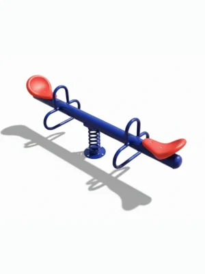 لعبة كراسي توازن ثنائية في حديقة خضراء، بتصميم معدني قوي ومقاعد بلاستيكية مريحة، جاهزة للاستخدام من قبل طفلين.