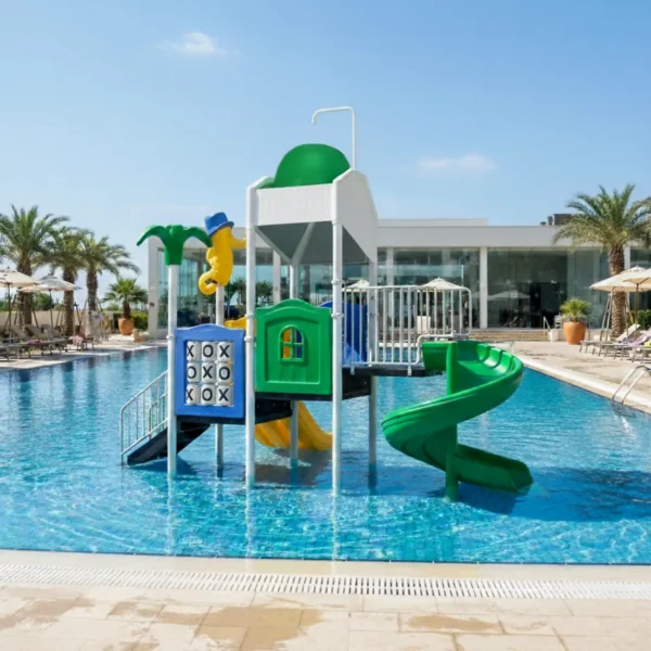 مجموعة زحاليق مائية صغيرة للأطفال، تتضمن زحليقة مزدوجة وزحليقة حلزونية، بألوان زاهية وتصميم آمن.